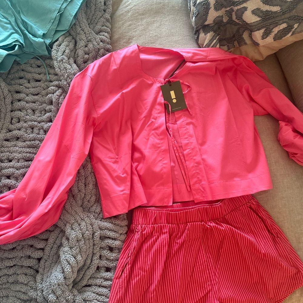 @dailydrills set m/l top has tags shirts NWOT.